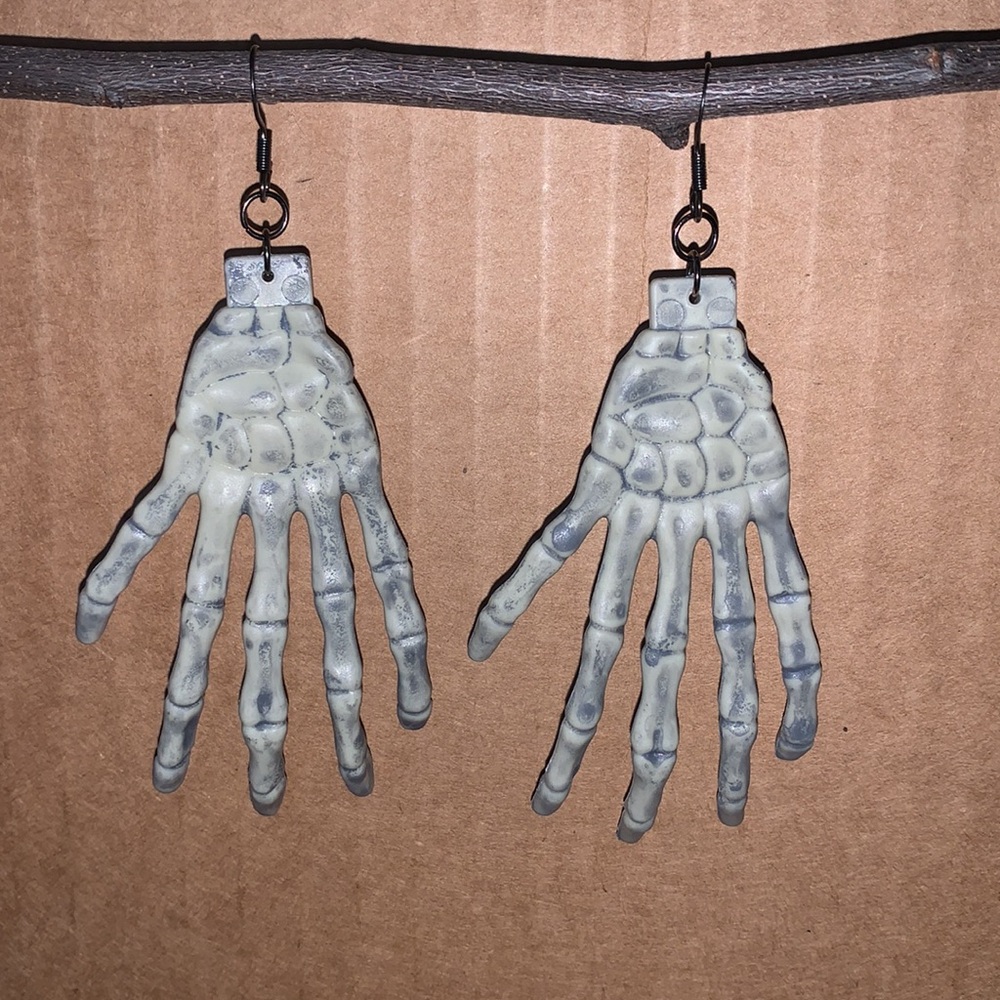 BIG🖤Skeleton Hand Earrings
